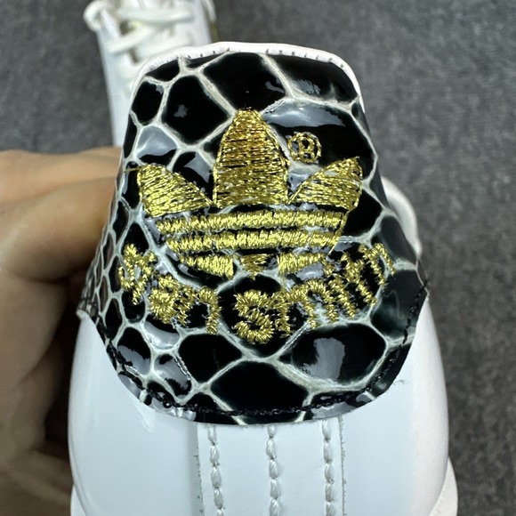 Adidas Women's 9.5 Endorsed By Stan Smith White Snake Print‎ Gold Trim Shoes EUC - Picture 11 of 12
